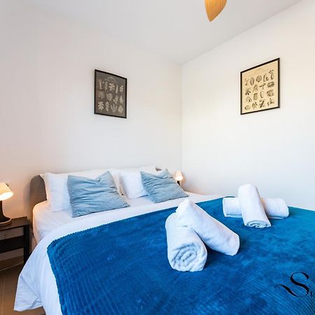 Beachside Retreat With Private Terrace Benalmadena Bagian luar foto