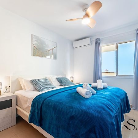 Beachside Retreat With Private Terrace Benalmadena Bagian luar foto