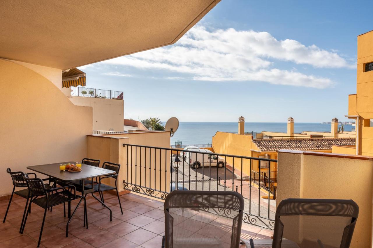 Beachside Retreat With Private Terrace Benalmadena Bagian luar foto