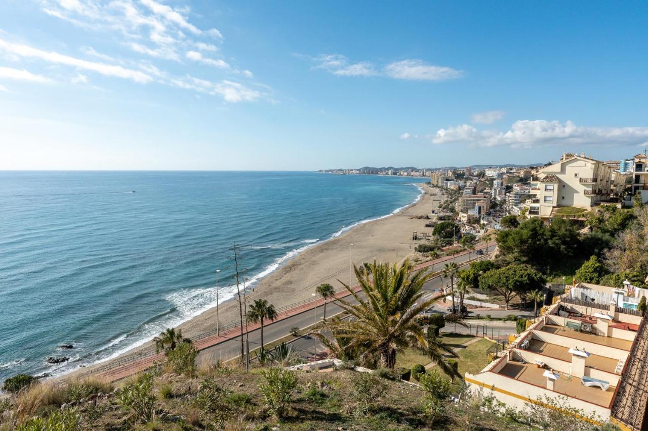 Beachside Retreat With Private Terrace Benalmadena Bagian luar foto
