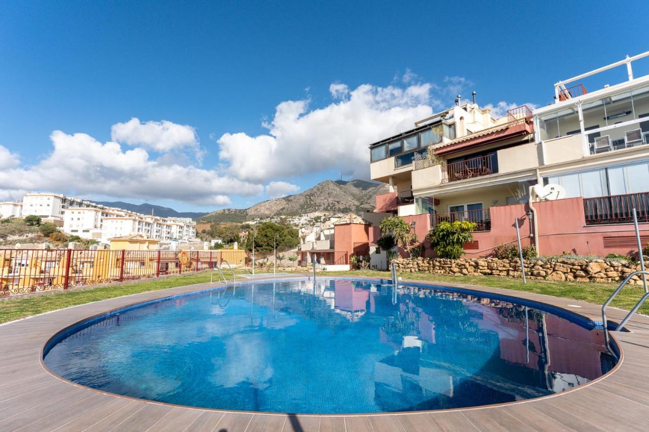 Beachside Retreat With Private Terrace Benalmadena Bagian luar foto