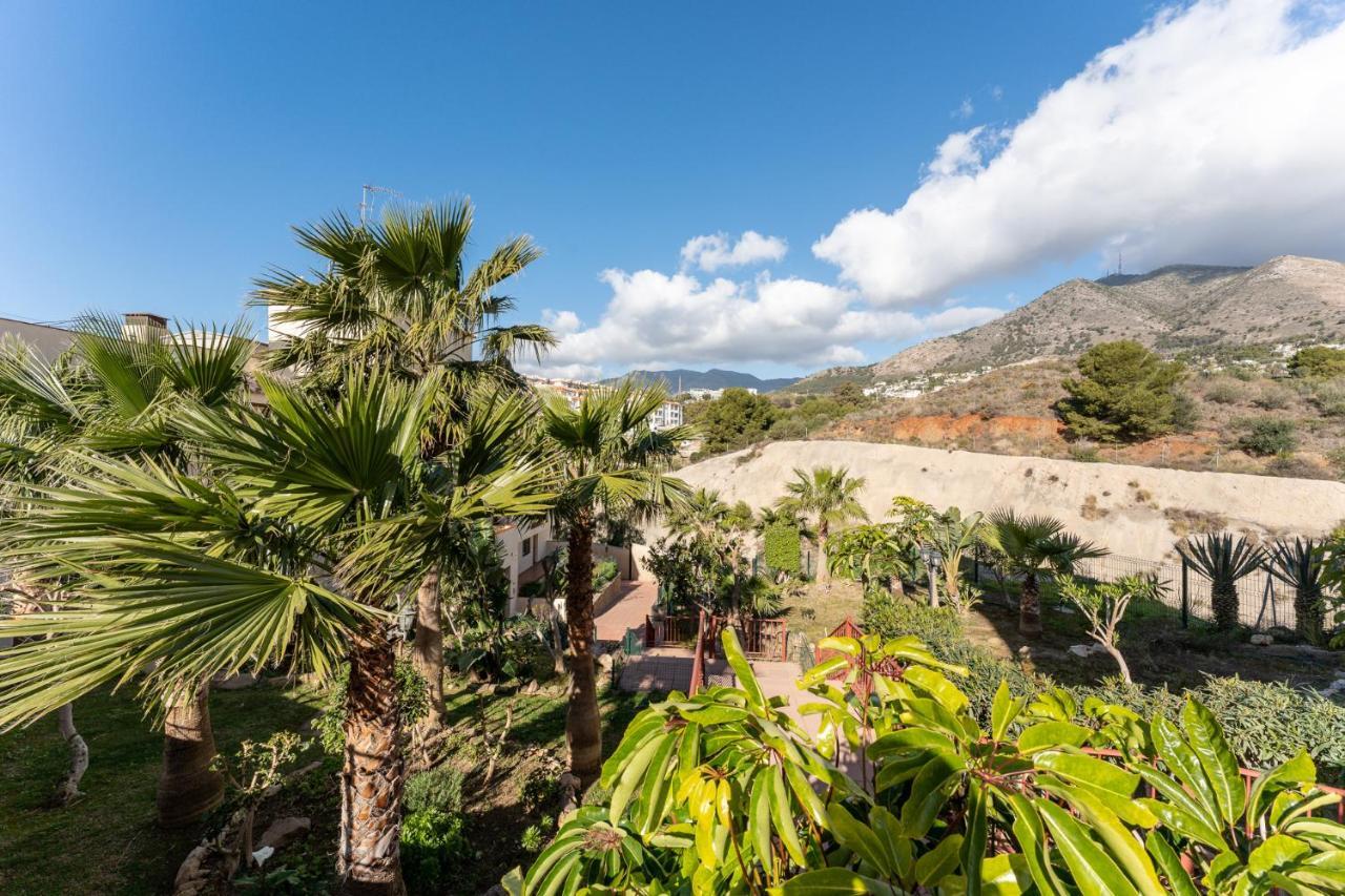 Beachside Retreat With Private Terrace Benalmadena Bagian luar foto