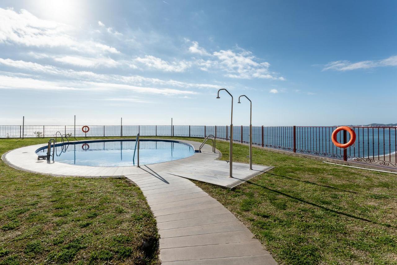 Beachside Retreat With Private Terrace Benalmadena Bagian luar foto