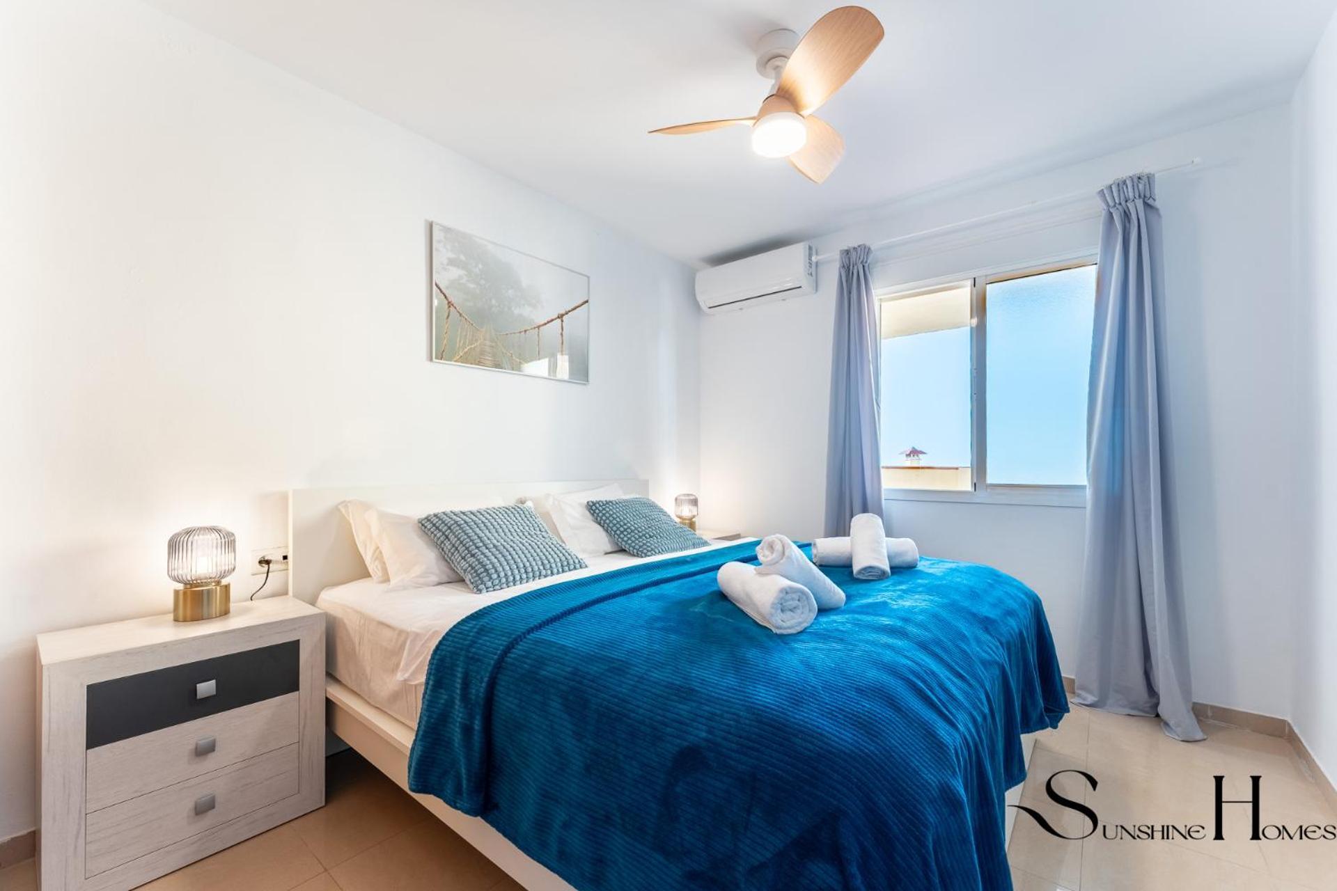 Beachside Retreat With Private Terrace Benalmadena Bagian luar foto