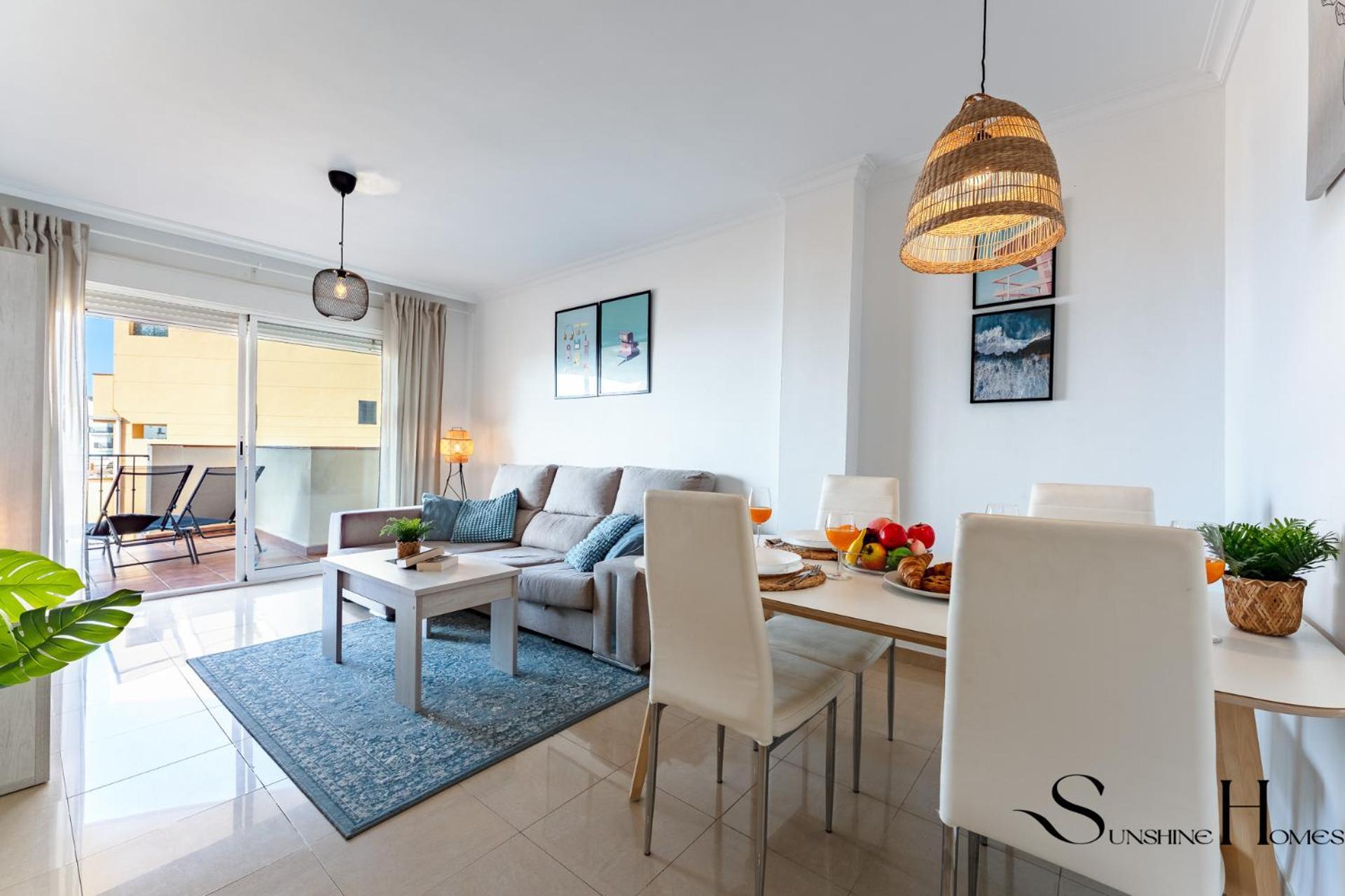 Beachside Retreat With Private Terrace Benalmadena Bagian luar foto