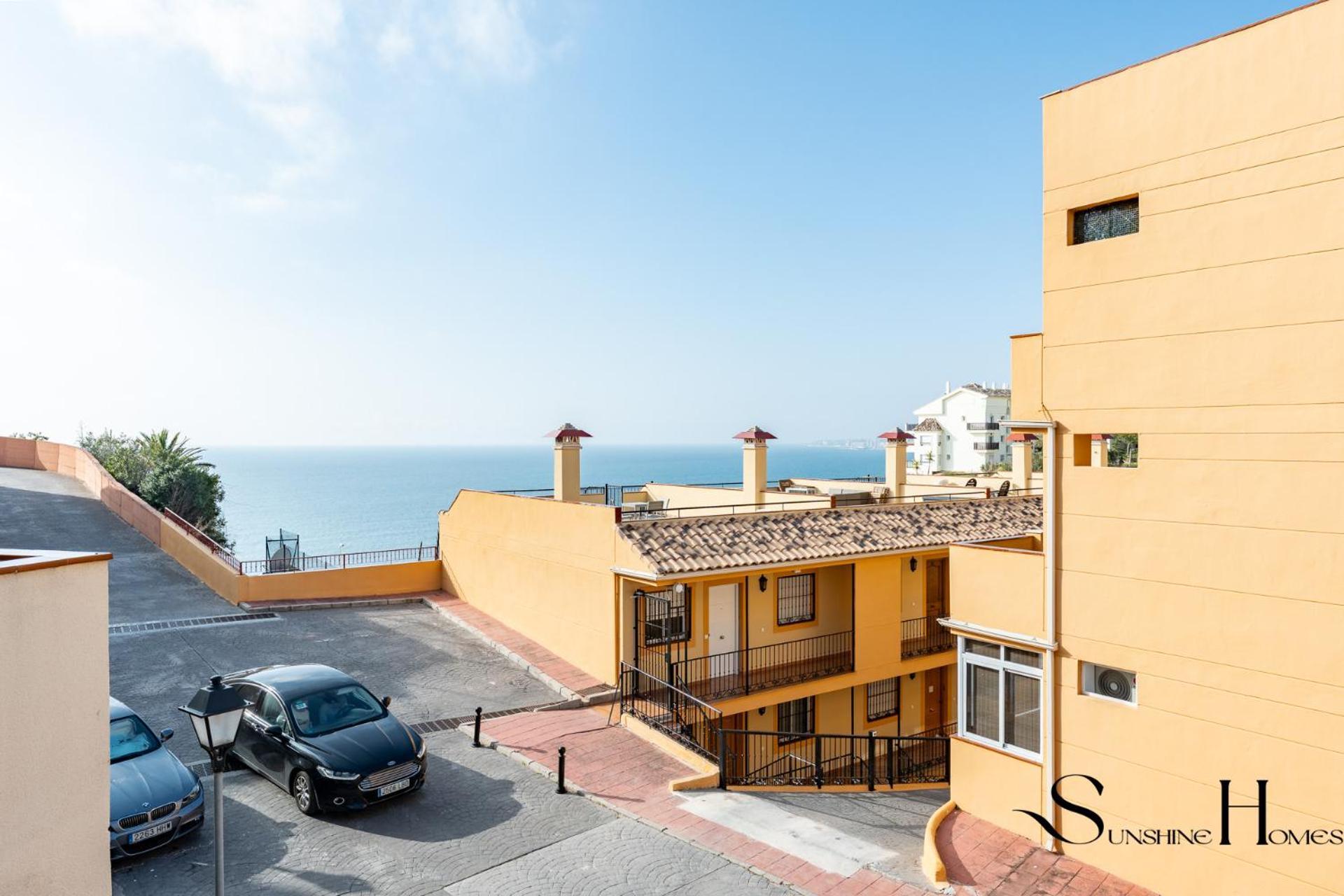 Beachside Retreat With Private Terrace Benalmadena Bagian luar foto