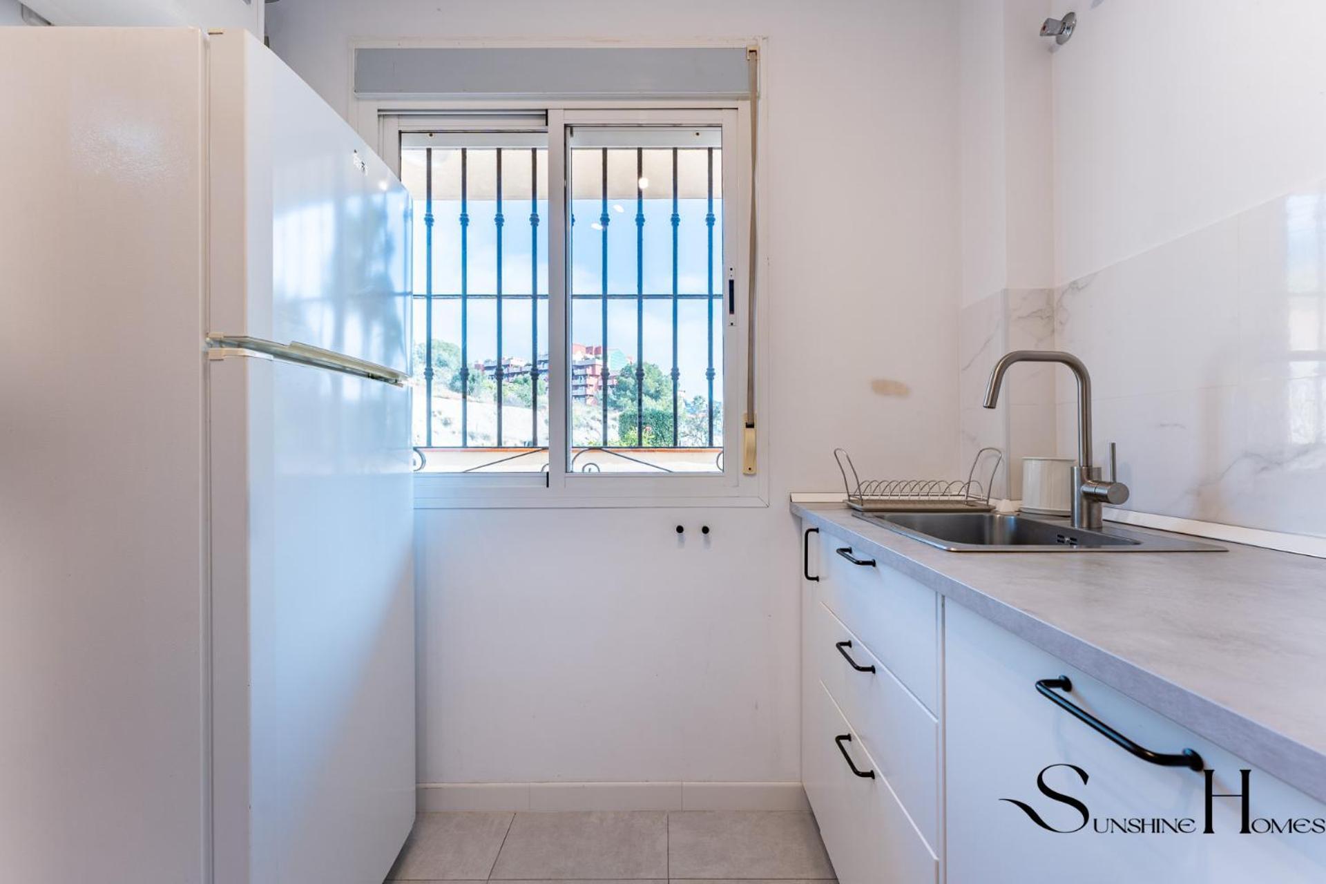Beachside Retreat With Private Terrace Benalmadena Bagian luar foto